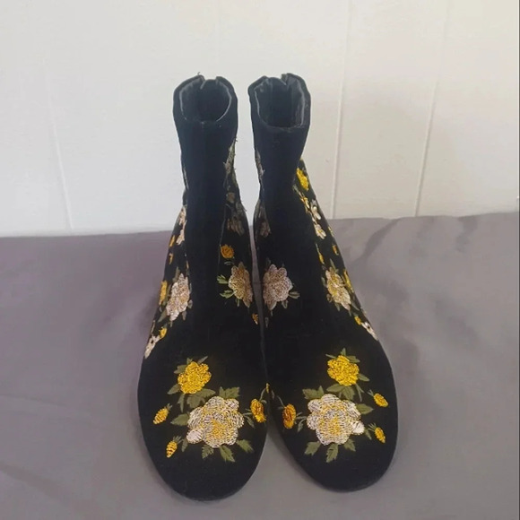 Topshop Black Velvet Embroidered Floral Ankle Boots - Picture 3 of 8